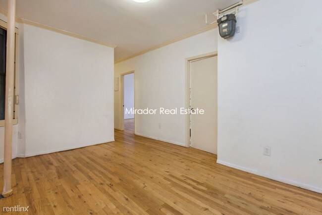 Foto del edificio - 402 E 8th St