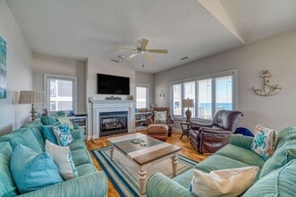 Building Photo - 1821 N Shore Dr