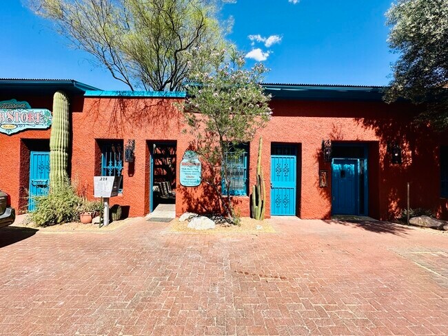 Building Photo - Spanish Adobe Casita in the Heart of Downt...