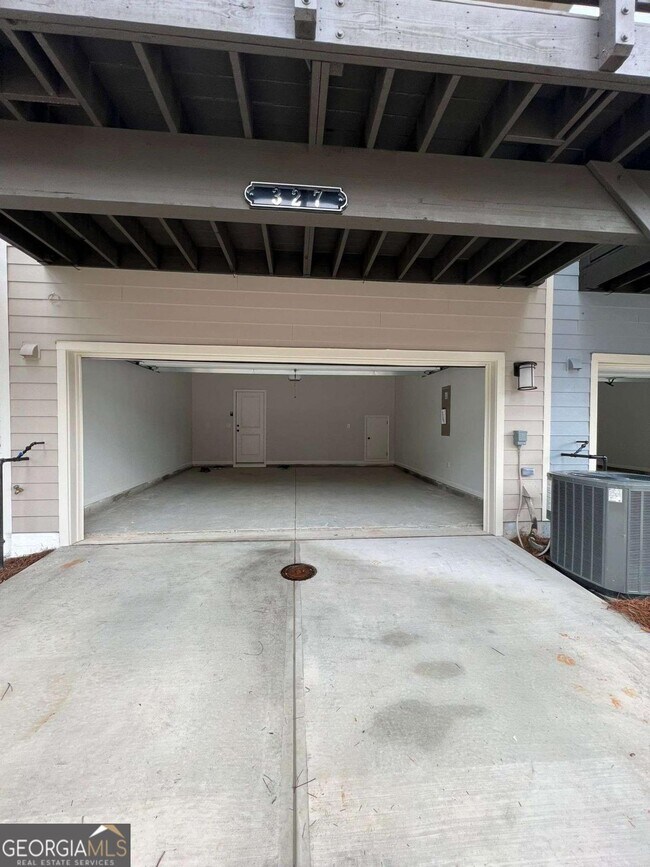Building Photo - 327 Maltibie Dr