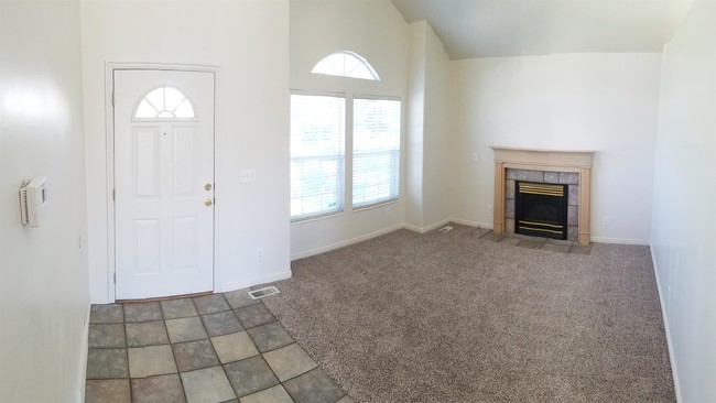 Building Photo - 3788 Queenspointe Cir