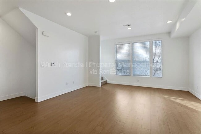 Interior Photo - MODA Highland Park