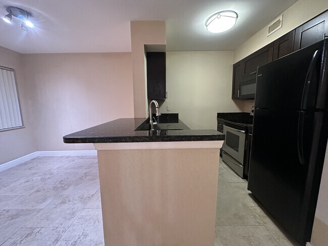 Foto del edificio - 2811 N Oakland Forest Dr