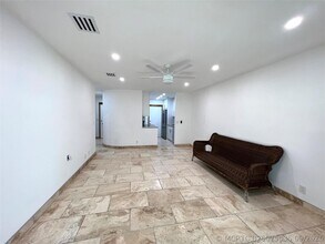 Building Photo - 2250 NE 66th St