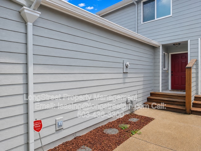 Building Photo - 3121 NE Flintlock Pl
