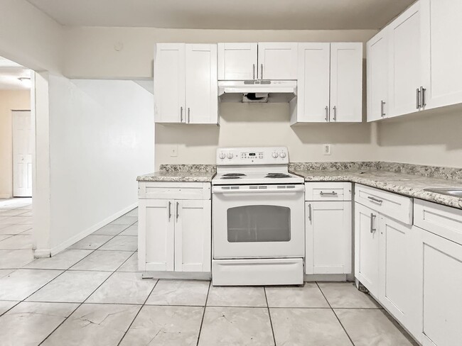 Building Photo - Updated and Move-In Ready in Prime Tampa Location! 4bed | 1bath