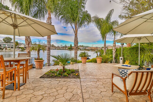 Foto del edificio - 2393 Windward Cir