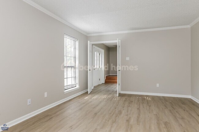 Building Photo - Recently renovated and highly desirable 4 bedroom / 2.5 bath home with 2,028 sq ft of space!