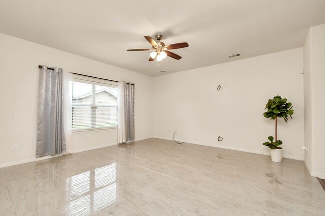 Foto del edificio - 829 Indigo Springs Ln