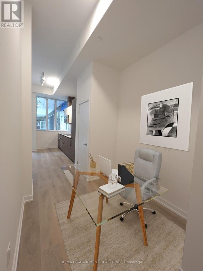 Photo du bâtiment - 150-150 Logan Ave