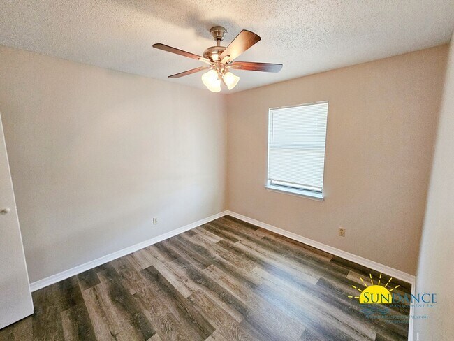 Building Photo - Nice 2 Bedroom Unit in Fort Walton Beach