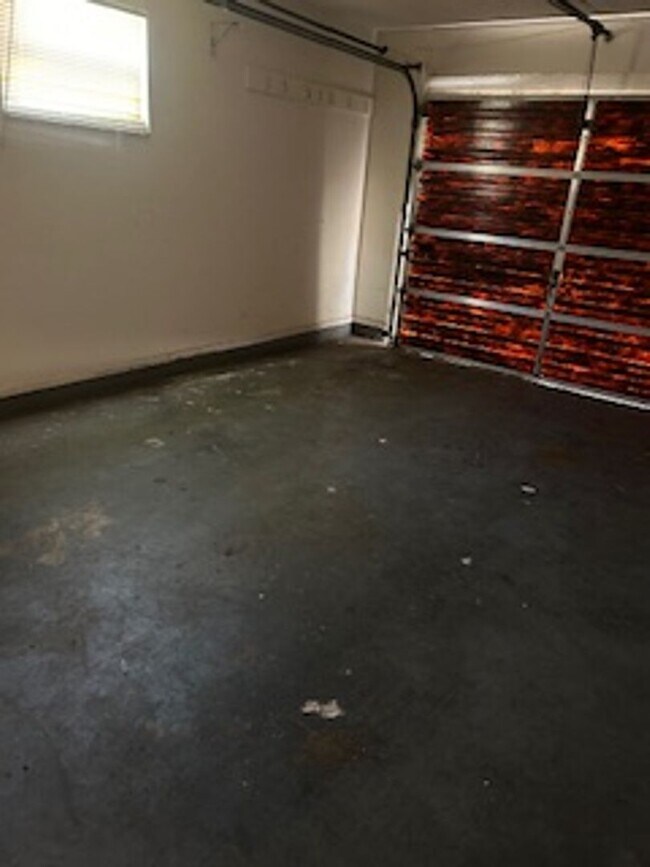 Foto del edificio - 2 bedroom / 2 bath available now!