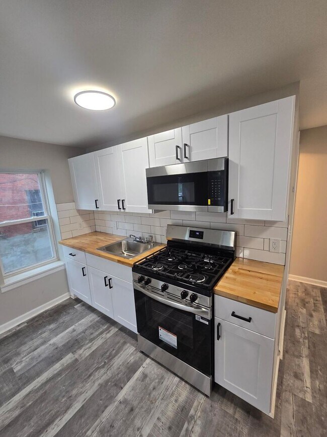 Building Photo - 3 Bedroom 1Bath Newly Renovated Apt- 228 M...