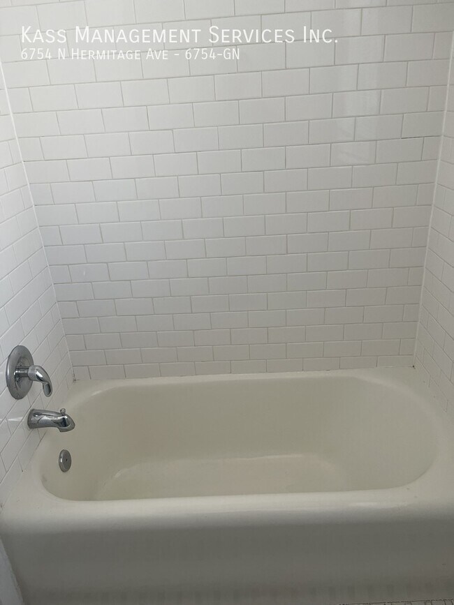 Foto del edificio - 6754 N Hermitage Ave