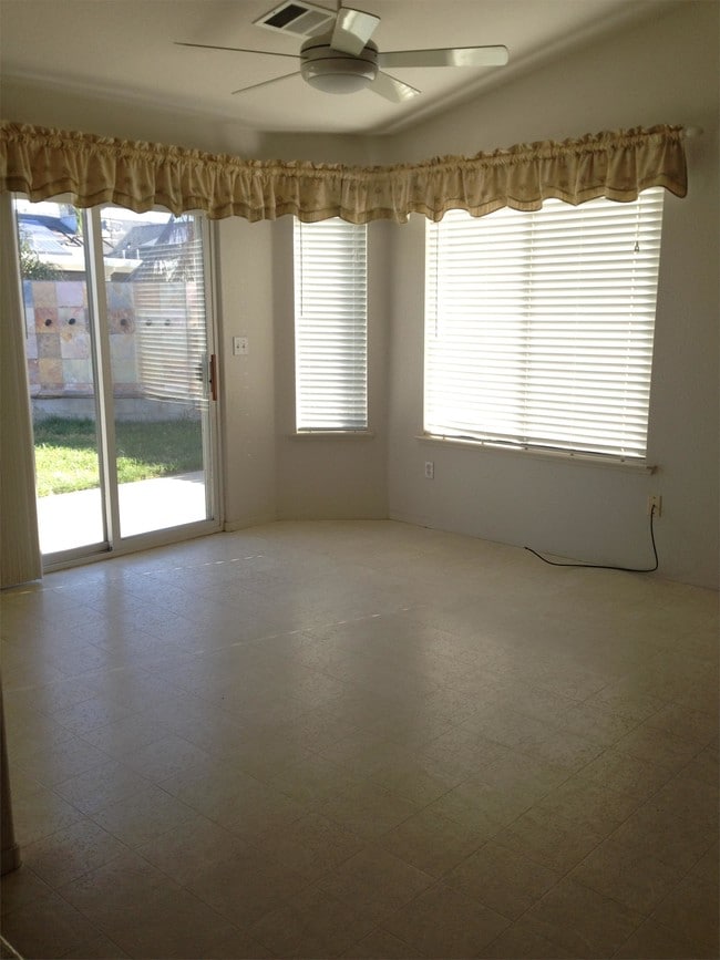 Building Photo - 1190 Yellowstone Dr