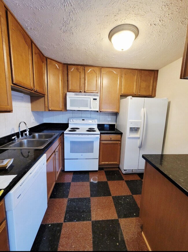 Foto del edificio - 2205 Arbor Cir