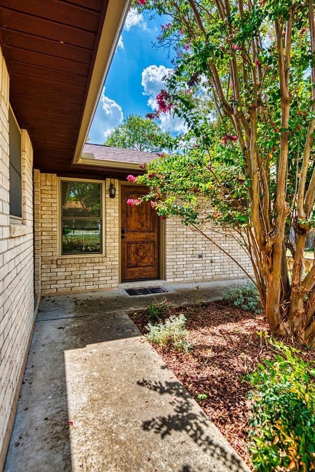 Building Photo - 821 Laura Belle Dr