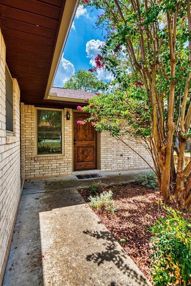 Foto del edificio - 821 Laura Belle Dr