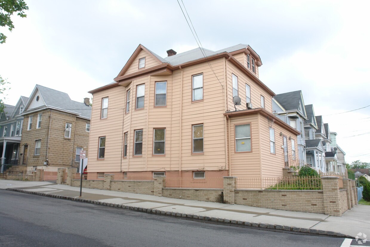 Foto del edificio - 140 Brighton Ave