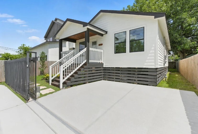 Building Photo - 1311 E 35th St