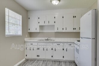 Building Photo - 320a Verdery Dr