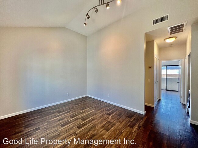 Building Photo - 2 br, 2 bath House - 3954  Bancroft St #15