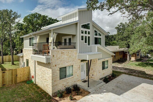 Foto del edificio - 4312 Oaklawn St