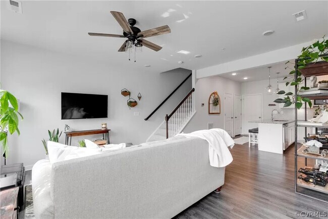 Foto del edificio - 5908 Whitehurst Ln