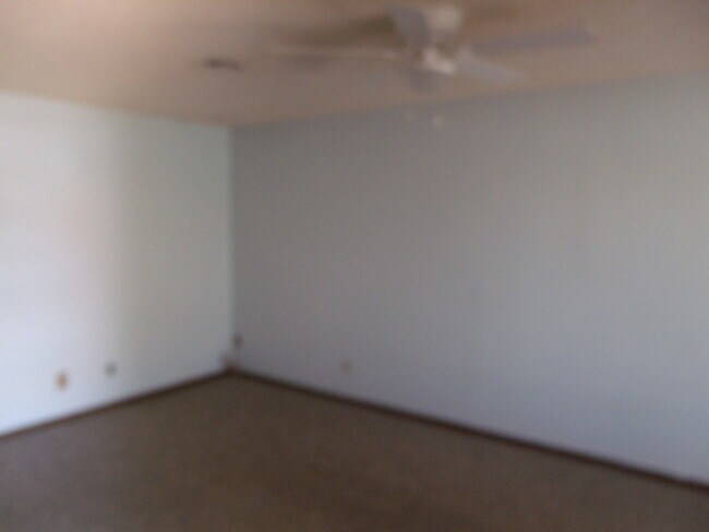 Building Photo - Single Story three Bedroom Home ---W RV si...
