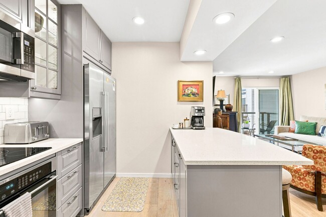 Building Photo - 940 Sealane Dr