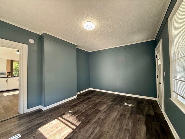 Building Photo - 22 Hawthorne Ave