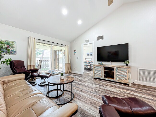 Foto del edificio - 1407 Pine Lake Dr