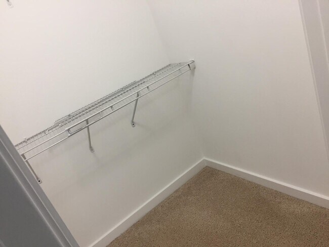 Foto del edificio - 300 S Australian Ave