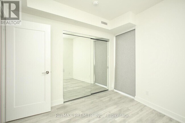 Building Photo - 80 Vanauley St