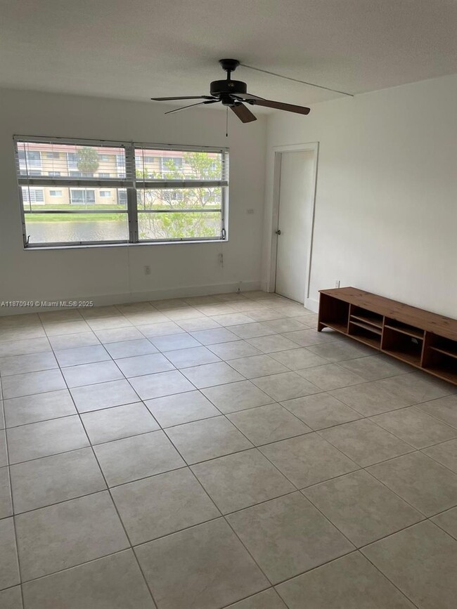 Foto del edificio - 2815 NE 201st Terrace