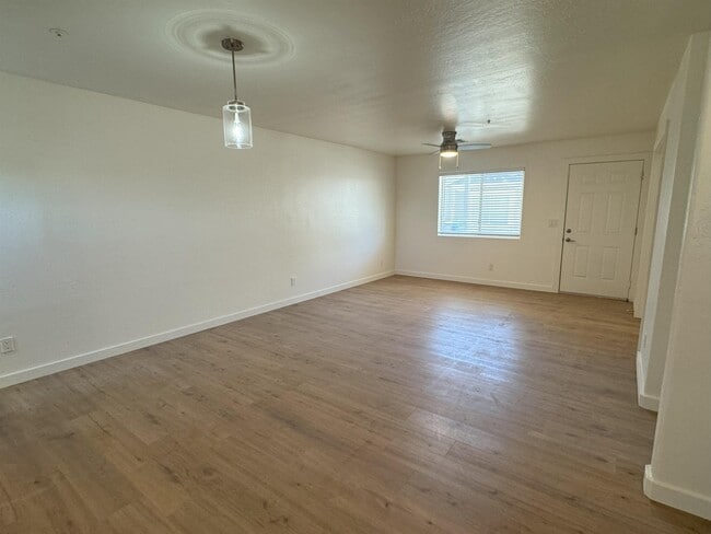 Foto del edificio - 1455 E Taylor St