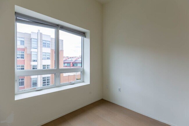 Building Photo - 2424 17th St NW