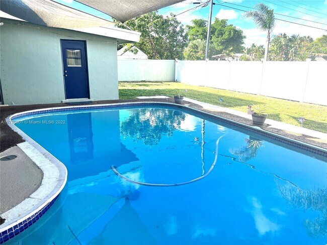 Foto del edificio - 7101 SW 12th St