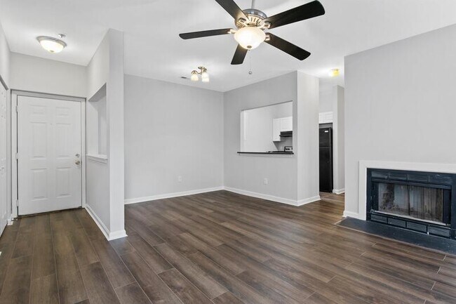 Foto del edificio - 606 Moonglow Rd