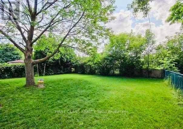 Photo du bâtiment - 28 Collins Crescent