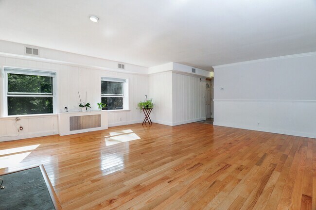 Foto del edificio - 63 Crosby Rd