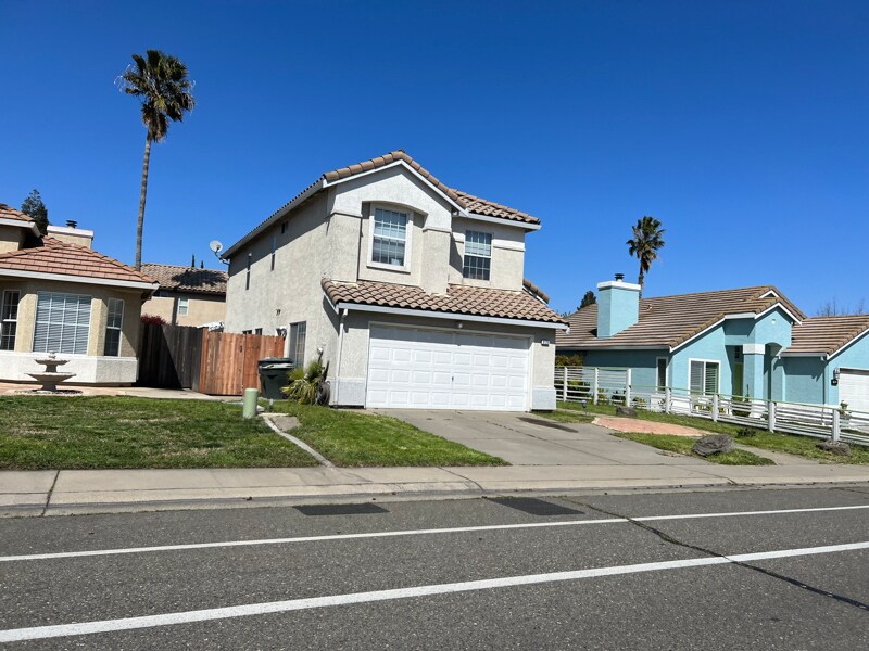 Foto principal - 9129 Redwater Dr