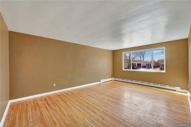 Building Photo - 626 Kenmore Ave