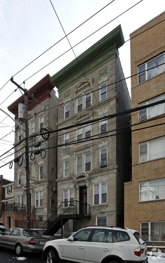 Building Photo - 49 47th St