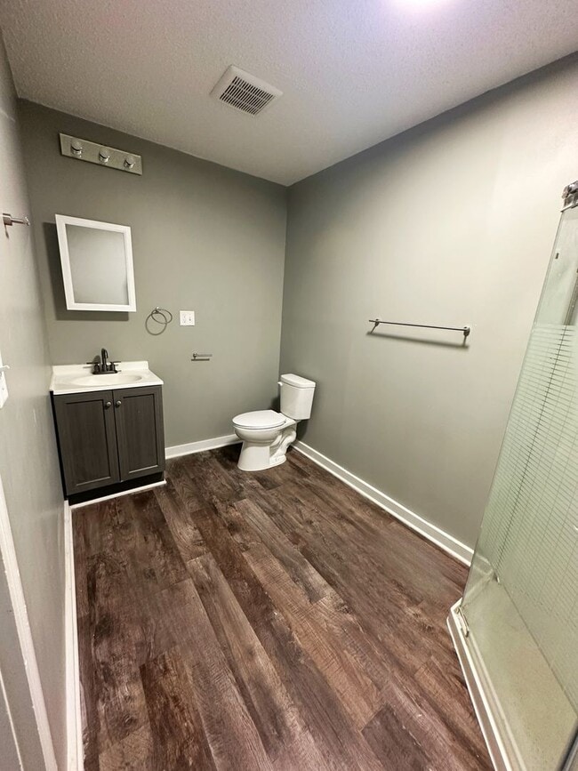 Building Photo - Charming 2Bed/2Bath Home