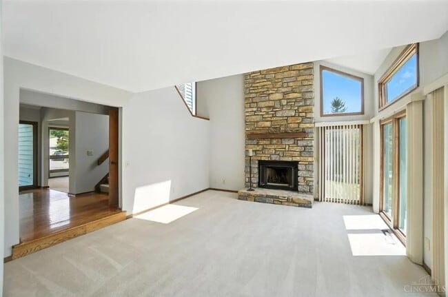 Building Photo - Luxury, Privacy, and Convenience All in One!