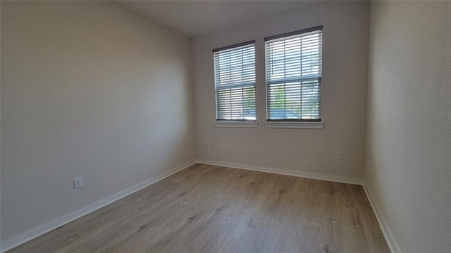 Building Photo - 429 Tinto St