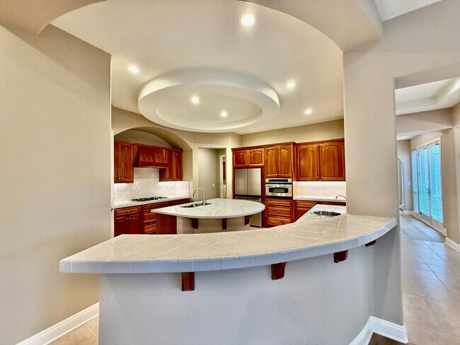 Foto del edificio - Executive Home available NOW