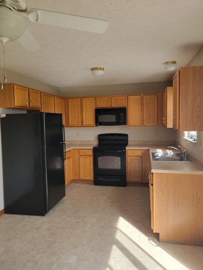 Foto del edificio - 604 Parkside Commons Ct