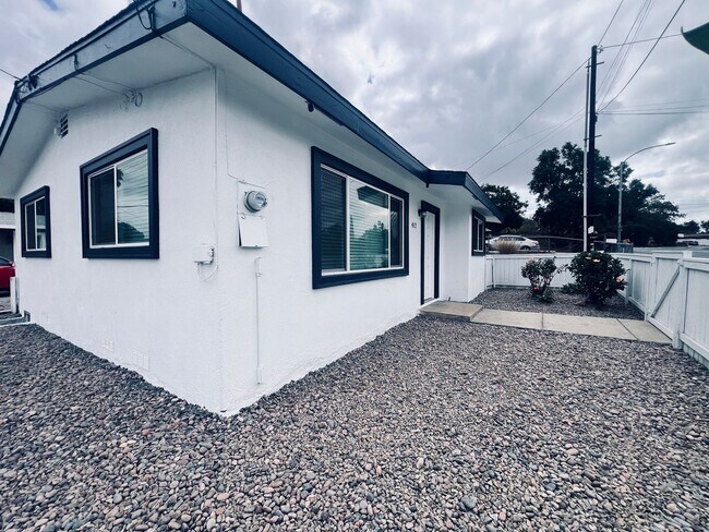 Foto del edificio - Escondido Historic Neighborhood 3 Bedroom 2 Bath Home